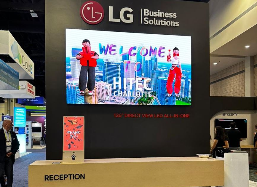 TV LG Hotel con Google Cast y Airplay, CLOi, pantallas DVLED y cargadores EV  presentados en Hitech 2024