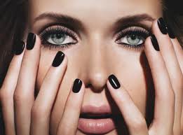 U�as en negras, manicure de moda este invierno