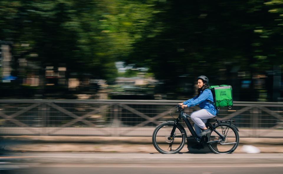 Con nuevas herramientas, Uber Eats se compromete con la seguridad vial en Panam