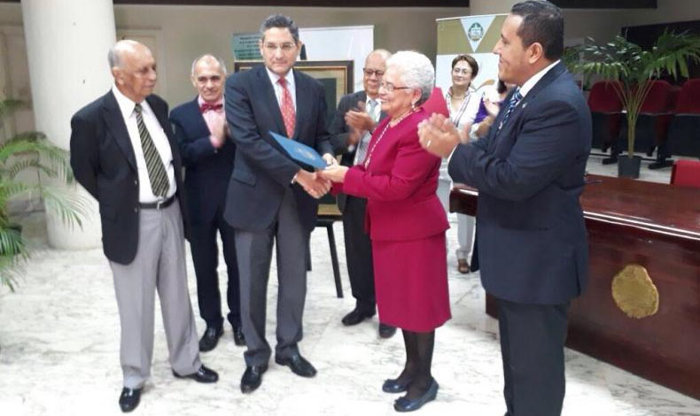 �Una estrella no debe morir�, asegura la Academia Paname�a de la Lengua