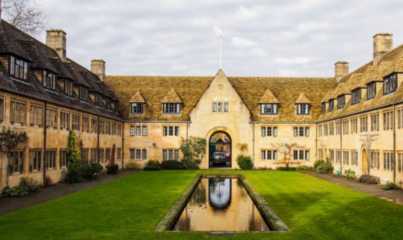 Universidad de Oxford realiza preguntas curiosas a sus estudiantes