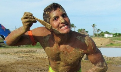 MUDSTOCK: Una fiesta con una piscina de barro!