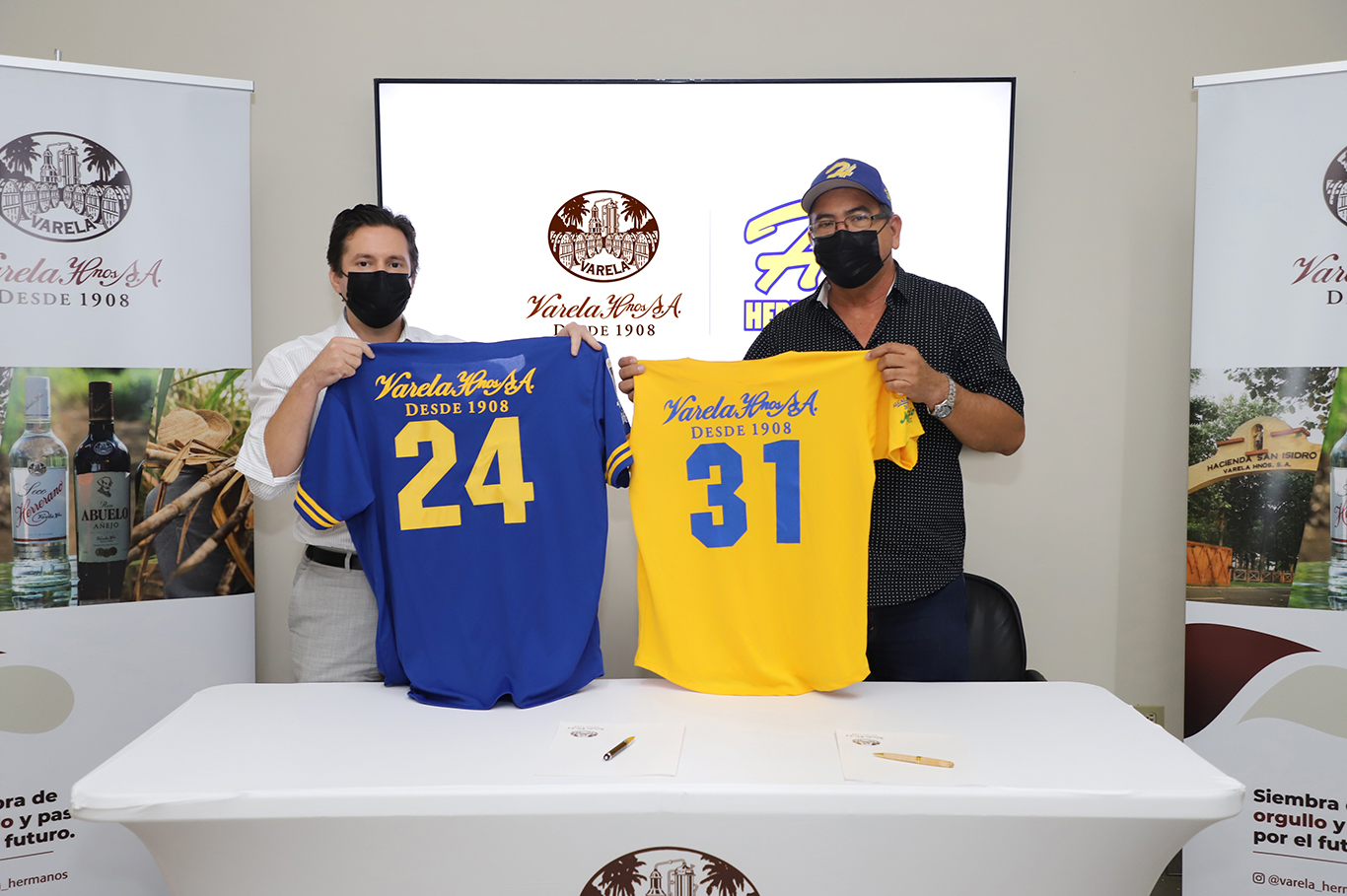 Varela Hermanos patrocinador oficial del equipo mayor de bisbol de Herrera