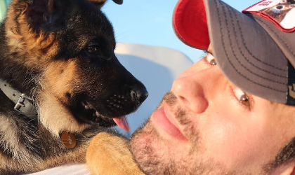 El vergonzoso momento que vivi Enrique Iglesias gracias a su perro