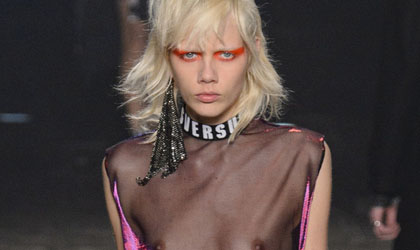 Versus Versace presenta coleccin con tono andrgino