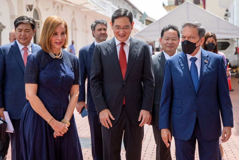 El Vice Chairman de Samsung, Jae Y Lee, se rene con el presidente panameo en apoyo a la campaa Busan Expo 2030