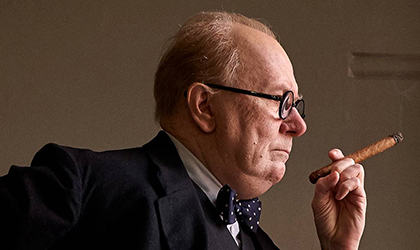 Gary Oldman interpreta al Primer Ministro Winston Churchill