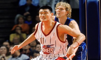 Retirarn camiseta de Yao Ming