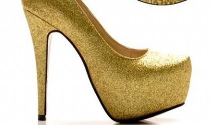 Zapatos color oro los más Chic esta temporada