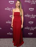 Madelyn Cline lleva Tommy Hilfiger al estreno de la pelcula El Mapa que me lleva a ti