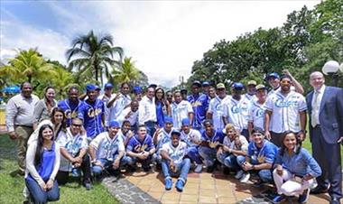 /deportes/aes-rindio-un-merecido-homenaje-a-los-actuales-campeones-del-beisbol-nacional/50635.html