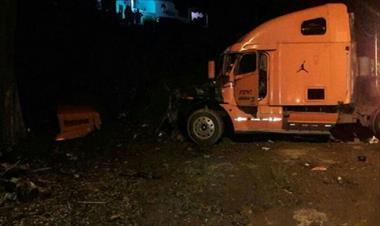 /vidasocial/camion-choca-a-vehiculo-causando-la-muerte-de-uno-de-sus-tripulantes/68169.html