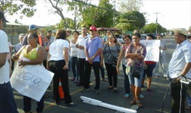 /vidasocial/comienza-el-caos-cierran-via-las-tablas-tonosi-por-falta-de-agua/30606.html