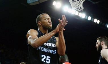 /deportes/akil-mitchell-destaca-en-baloncesto-australiano/36159.html