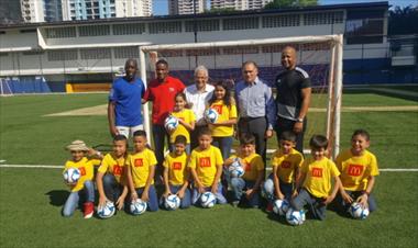 /vidasocial/el-alcalde-recibe-a-los-11-ninos-que-viajaran-a-la-copa-mundial-de-la-fifa-rusia-2018/78603.html