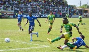 /deportes/salazar-se-vistio-de-heroe-en-el-futbol-guatemalteco/51344.html