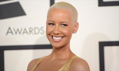 /vidasocial/amber-rose-mostro-una-foto-sin-ropa-de-la-cintura-hacia-abajo/54040.html