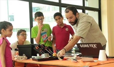 /vidasocial/arckalab-ensena-mas-que-a-reparar/33290.html