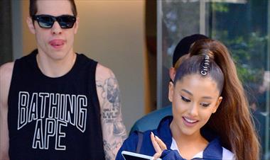 /vidasocial/ariana-grande-desato-especulaciones-sobre-su-relacion-con-pete-davidson/86960.html