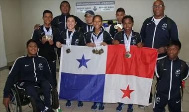 /deportes/llegan-atletas-a-panama-llenos-de-medallas-de-oro/72995.html