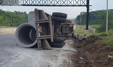 /vidasocial/muere-al-ser-atropellado-en-la-autopista-panama-colon/52949.html