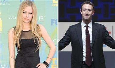 /vidasocial/avril-lavigne-acuso-al-creador-de-facebook-de-hacer-bullying/38773.html