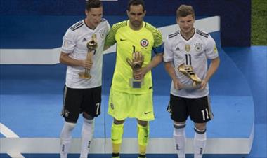 /deportes/el-balon-de-oro-fue-para-draxler-y-mejor-portero-fue-para-el-chileno-claudio-bravo/56259.html