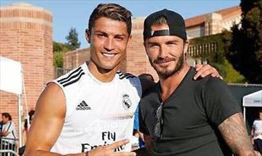 /deportes/beckham-se-da-una-vuelta-por-el-entrenamiento-del-real-madrid/21325.html