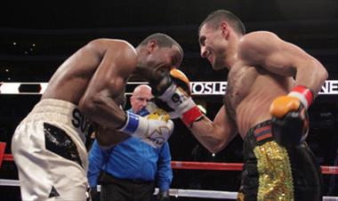 /deportes/el-boxeador-mosley-demuestra-que-los-anos-le-estan-pegando/31407.html