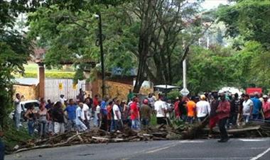 /vidasocial/salen-a-protestar-para-exigir-construccion-de-calles/54151.html