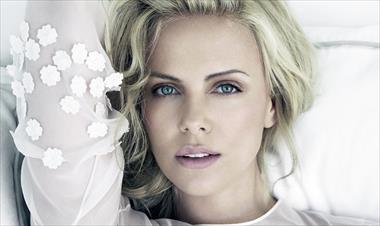 /vidasocial/charlize-theron-siempre-he-querido-superarme-a-mi-misma-y-subir-el-liston-/58149.html