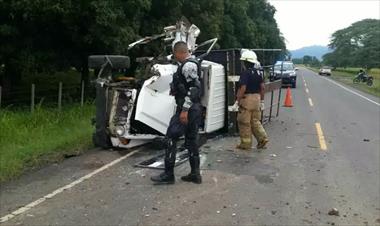 /vidasocial/despues-de-chocar-se-volco-vehiculo-en-tonosi/58666.html