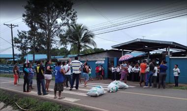 /vidasocial/estudiantes-padres-de-familia-y-docentes-salen-a-la-calle-a-protestar/59107.html