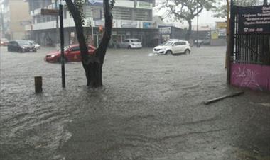 /vidasocial/colon-se-inunda-a-causa-de-una-hora-y-media-de-lluvia/54952.html