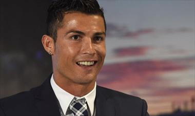 /vidasocial/cristiano-ronaldo-compartio-una-foto-con-sus-tres-hijos/56541.html