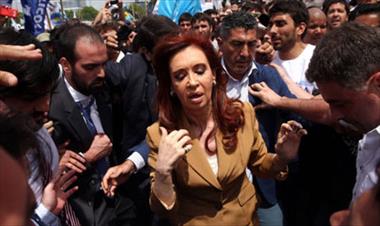 /vidasocial/cristina-kirchner-procesada-por-presuntas-irregularidades-con-obras-publicas/38589.html
