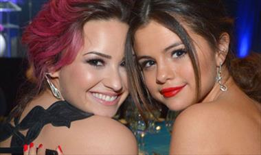 /vidasocial/al-parecer-la-rivalidad-entre-demi-y-selena-ha-llegado-a-su-fin/57526.html