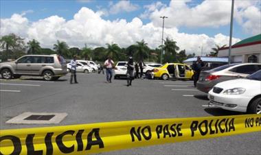 /vidasocial/en-albrook-logran-capturar-a-varios-sujetos-con-un-arma-de-fuego-y-droga/61303.html