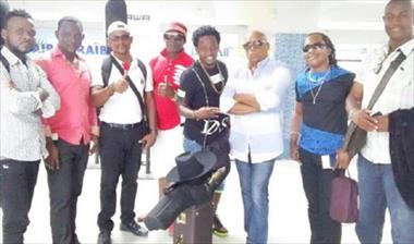 /vidasocial/-dixie-band-firmo-autografos-antes-del-cierre-del-festival-africa-en-america/52035.html