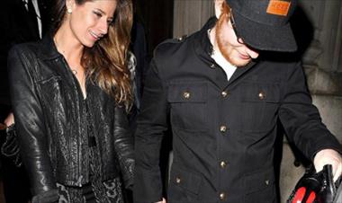 /vidasocial/ed-sheeran-quedo-en-calcetines-por-amor-a-su-chica/43314.html