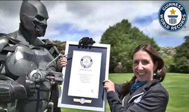 /vidasocial/el-traje-de-batman-junto-a-su-creador-entra-en-el-libro-de-records-guinness/32644.html