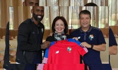 /deportes/embajadora-de-panama-en-austria-visita-a-la-seleccion-nacional/69216.html