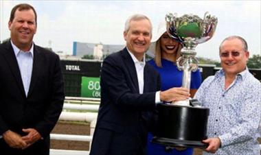 /deportes/12-anos-despues-hacen-entrega-de-trofeo/52673.html