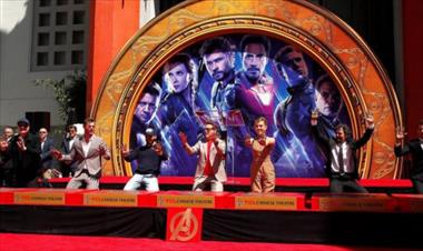 /cine/estrellas-de-avengers-endgame-dejan-sus-huellas-en-el-paseo-de-la-fama/87503.html