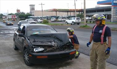 /vidasocial/hombre-herido-tras-chocar-con-un-objeto-fijo-en-la-via/50998.html