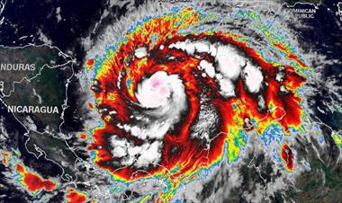 /vidasocial/huracan-iota-ya-es-categoria-5-y-podria-tocar-tierra-en-las-proximas-horas/91657.html