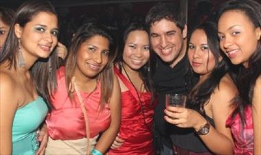 /vidasocial/fotos-en-altabar-la-parranda-no-tiene-fin/17595.html