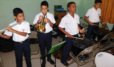 /vidasocial/solicitan-la-ayuda-de-todos-para-dotar-de-instrumentos-a-la-banda-de-la-escuela-claudio-vasquez-vasquez/56612.html