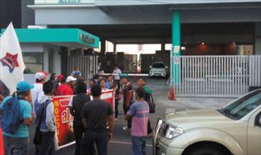 /vidasocial/luego-del-desalojo-los-invasores-de-los-nogales-pedregal-fueron-a-protestar-frente-a-la-televisora/46756.html