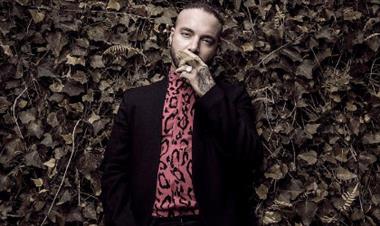 /vidasocial/j-balvin-no-me-puedo-resistir-de-besar-a-hombres-que-amo-y-respeto-/52831.html